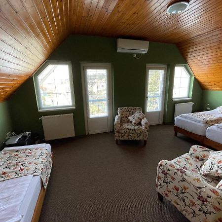 Villa Astoria Balatongyörök エクステリア 写真