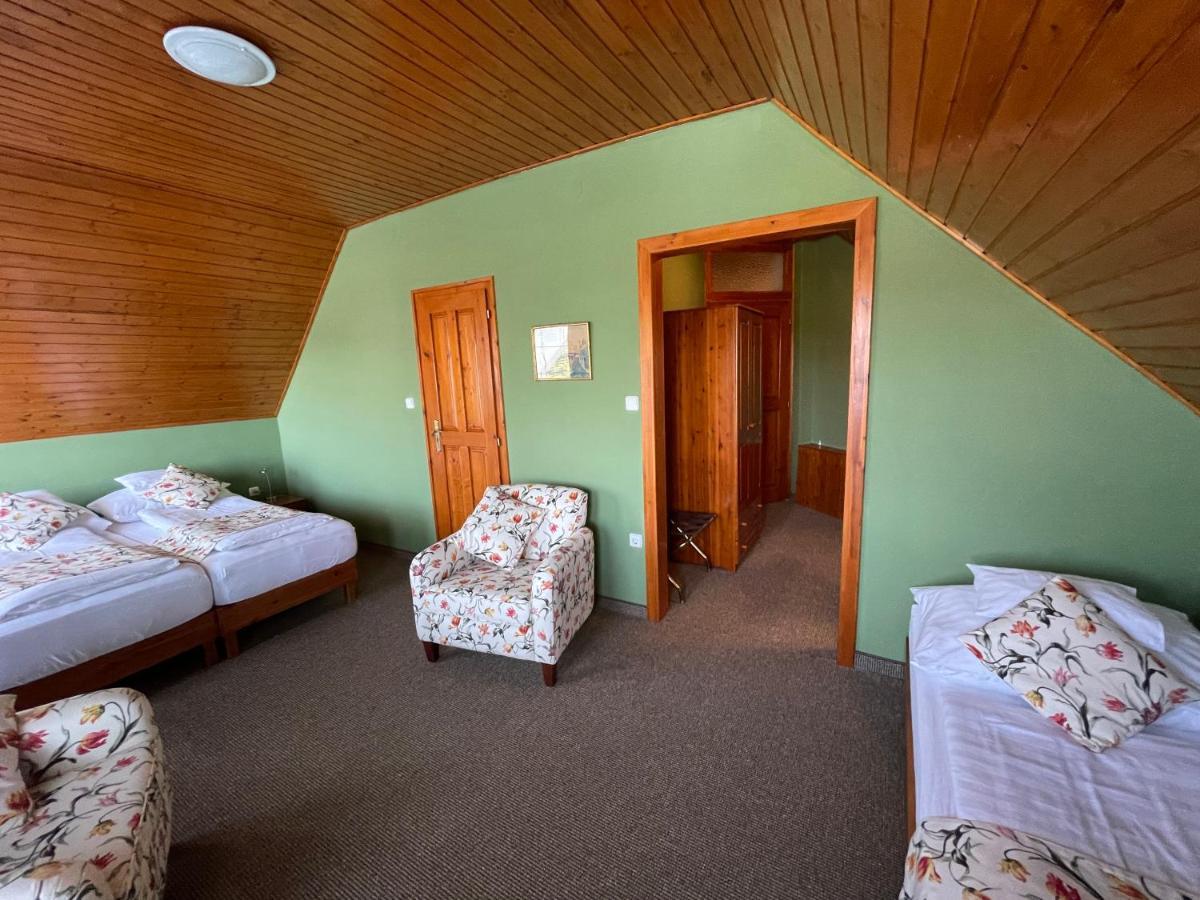 Villa Astoria Balatongyörök エクステリア 写真