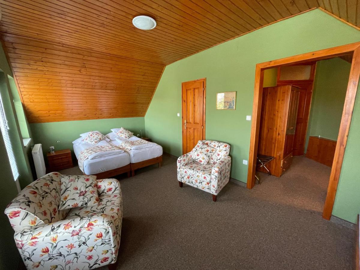 Villa Astoria Balatongyörök エクステリア 写真