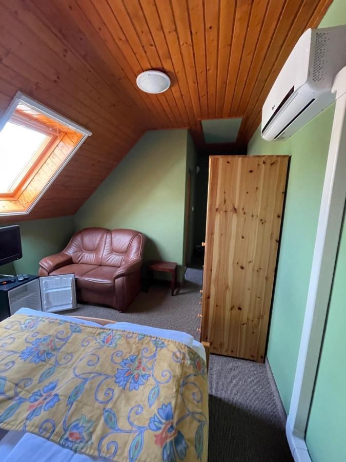 Villa Astoria Balatongyörök エクステリア 写真
