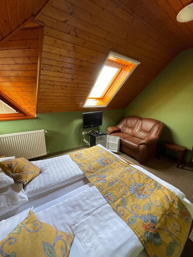 Villa Astoria Balatongyörök エクステリア 写真