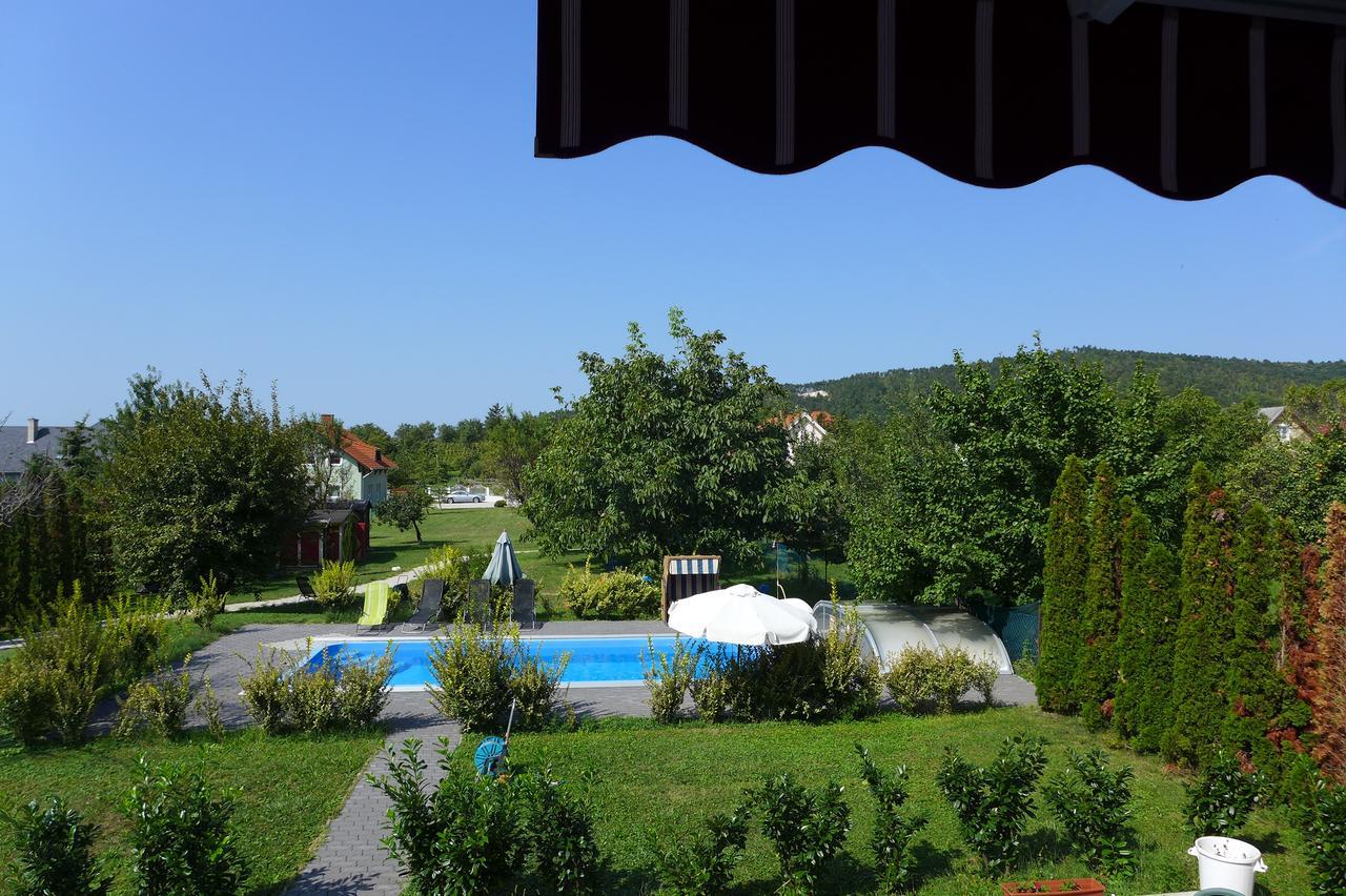 Villa Astoria Balatongyörök エクステリア 写真