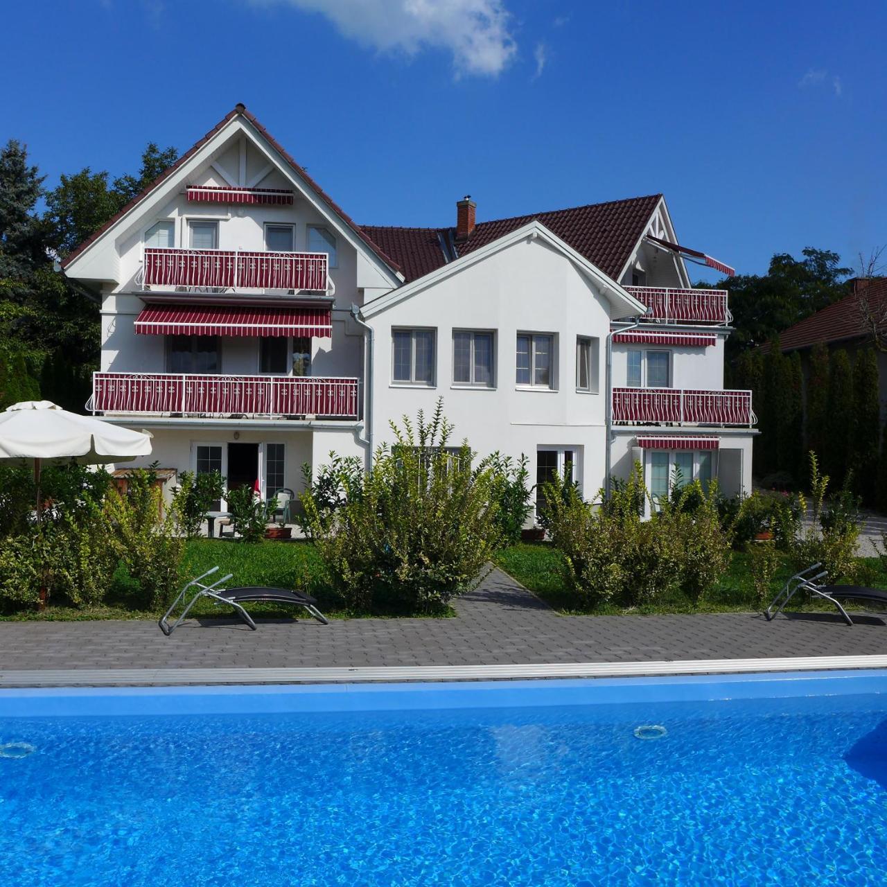 Villa Astoria Balatongyörök エクステリア 写真