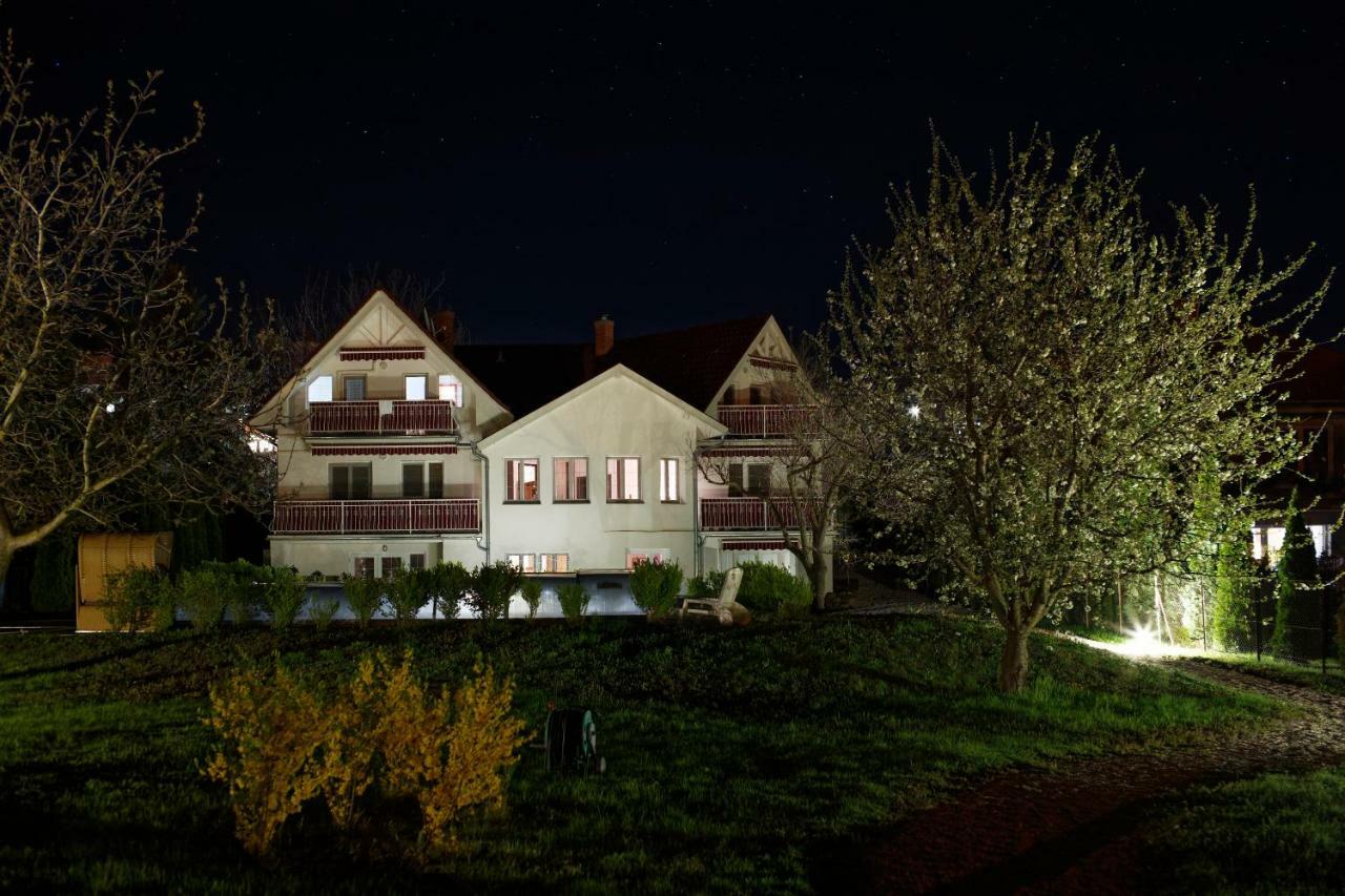 Villa Astoria Balatongyörök エクステリア 写真